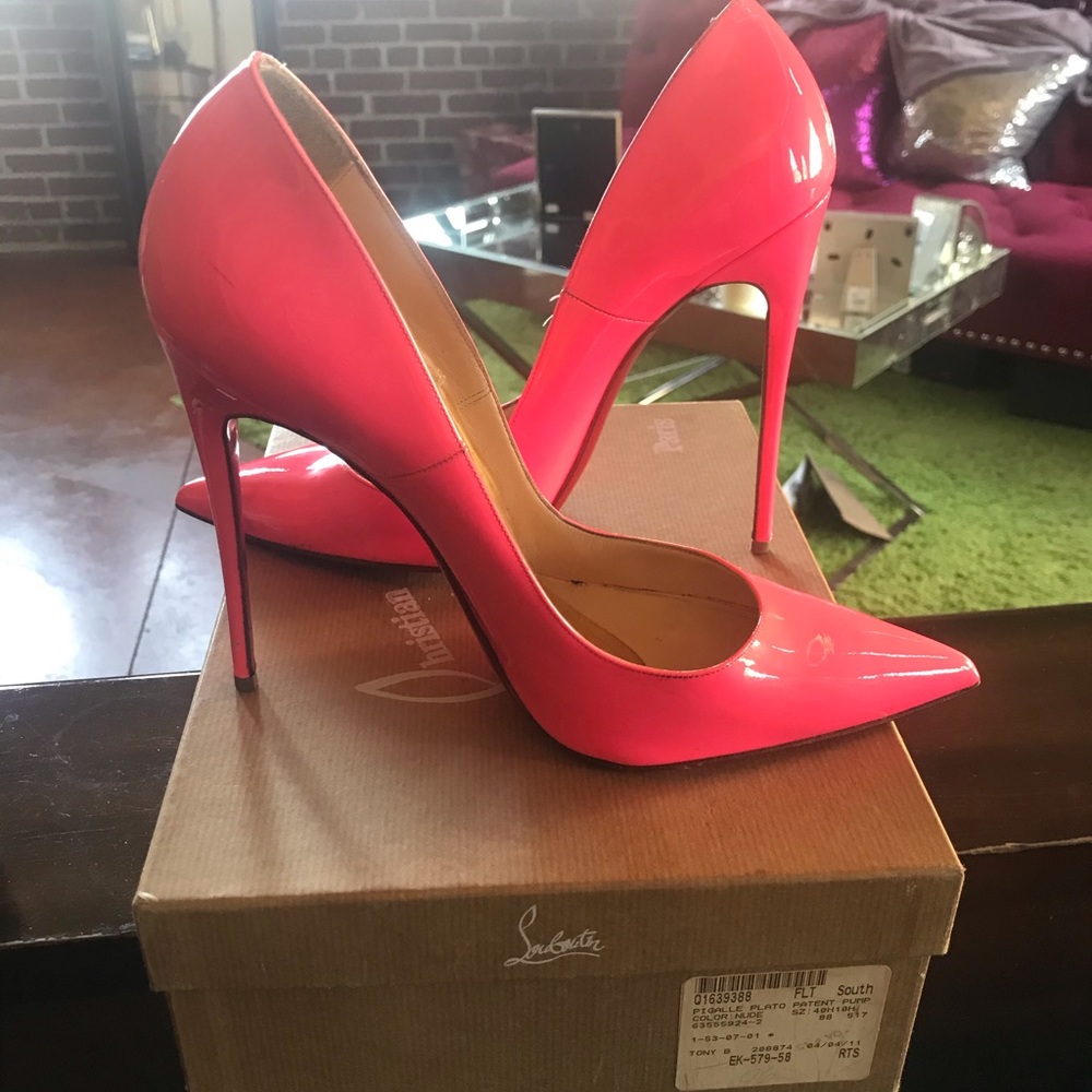 Christian Louboutin So Kate patent leather pump